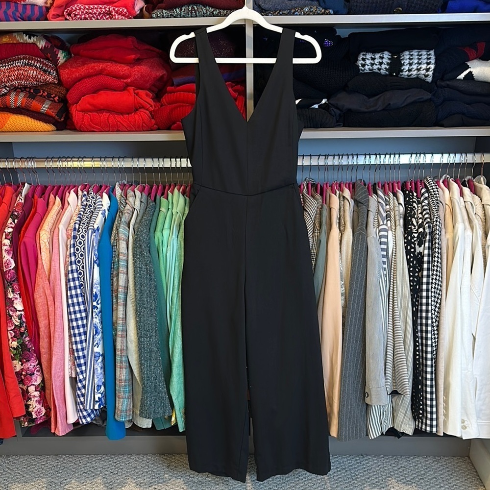 Shinestar black sleeveless v neck tie back cropped jumpsuit size S